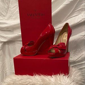 Valentino Garavani Shoes Heels 37 Italian, 7 US gently worn patent leather